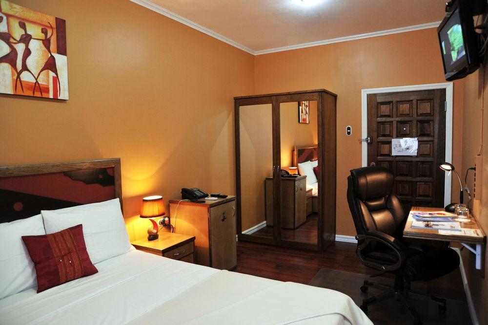 Culture Crossroads Inn Port of Spain Extérieur photo