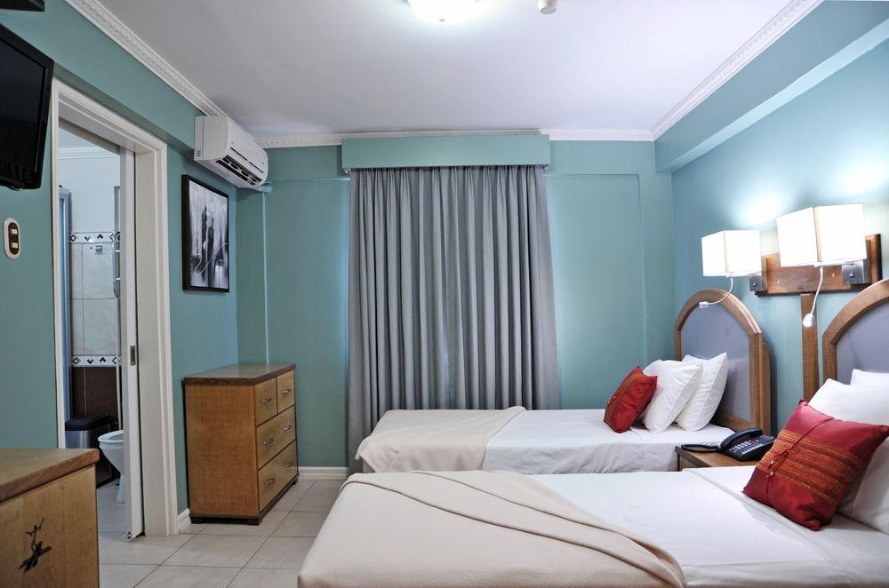 Culture Crossroads Inn Port of Spain Extérieur photo