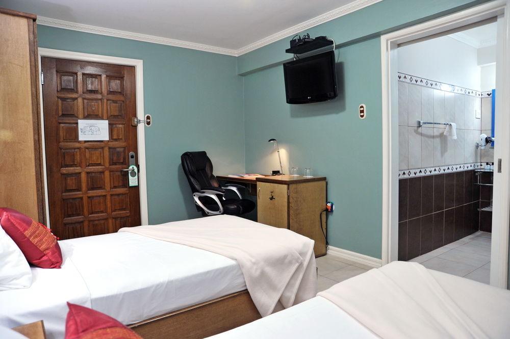 Culture Crossroads Inn Port of Spain Extérieur photo