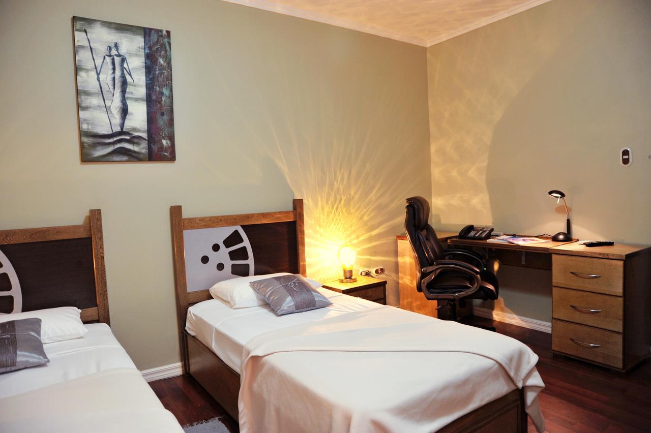 Culture Crossroads Inn Port of Spain Extérieur photo