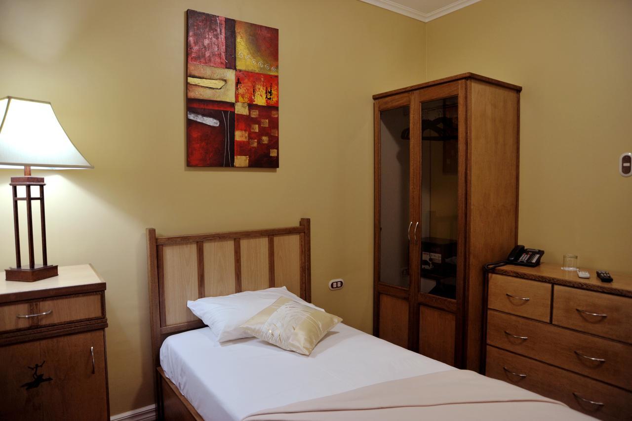 Culture Crossroads Inn Port of Spain Extérieur photo