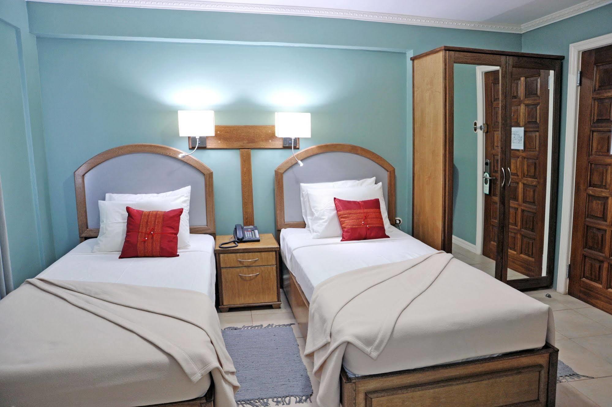 Culture Crossroads Inn Port of Spain Extérieur photo