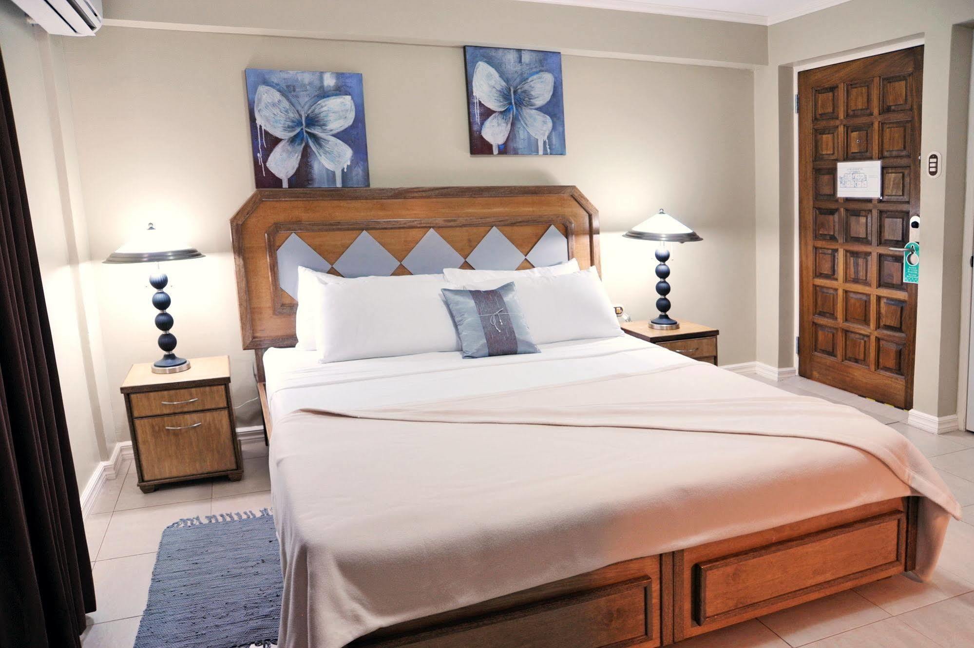 Culture Crossroads Inn Port of Spain Extérieur photo