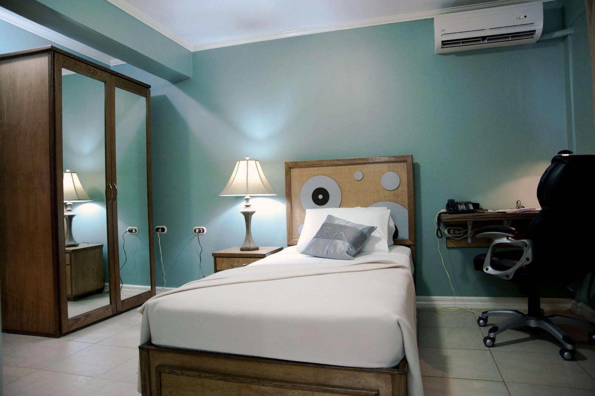 Culture Crossroads Inn Port of Spain Extérieur photo