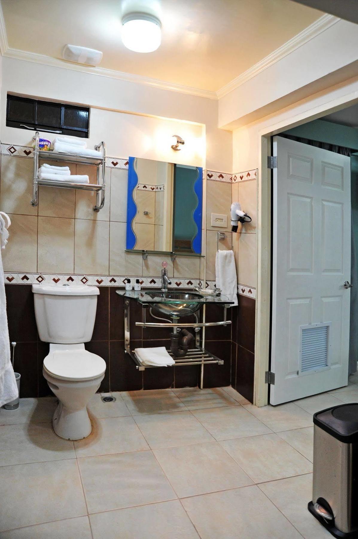 Culture Crossroads Inn Port of Spain Extérieur photo