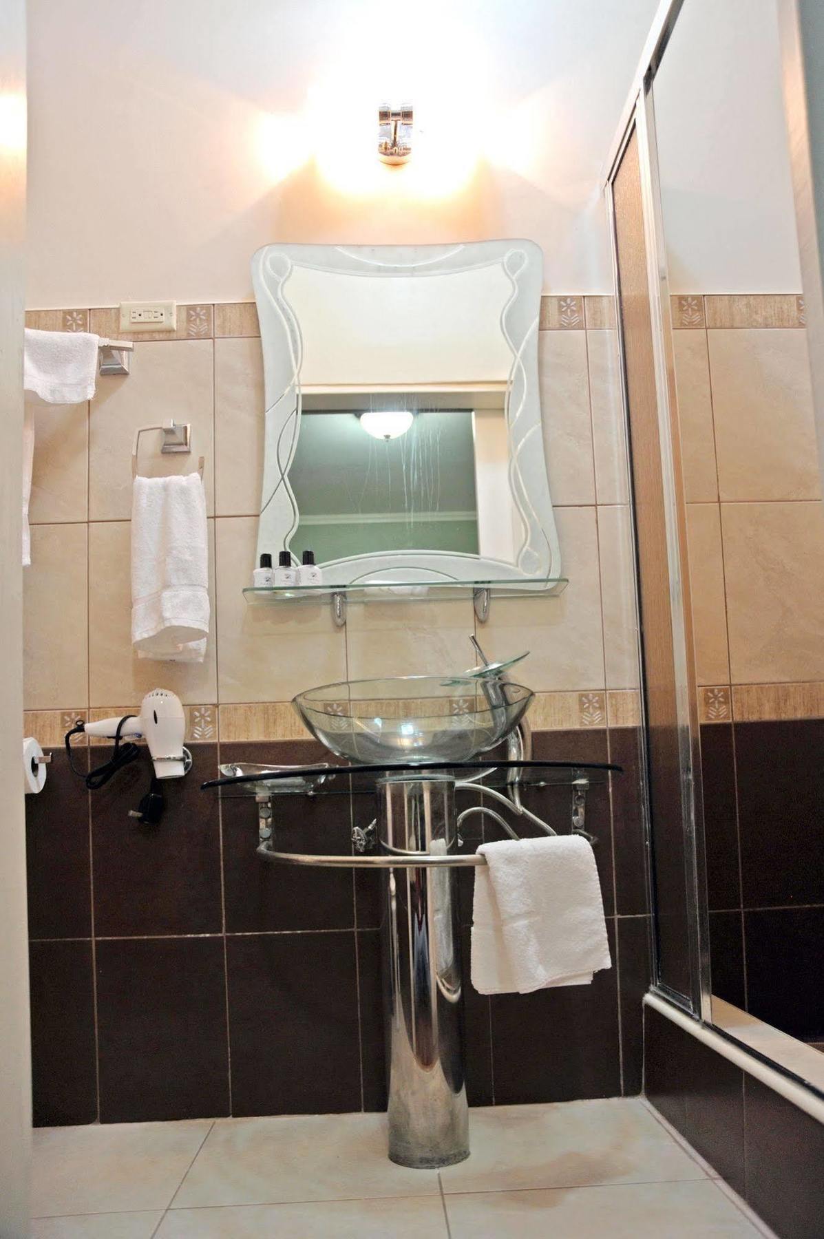 Culture Crossroads Inn Port of Spain Extérieur photo