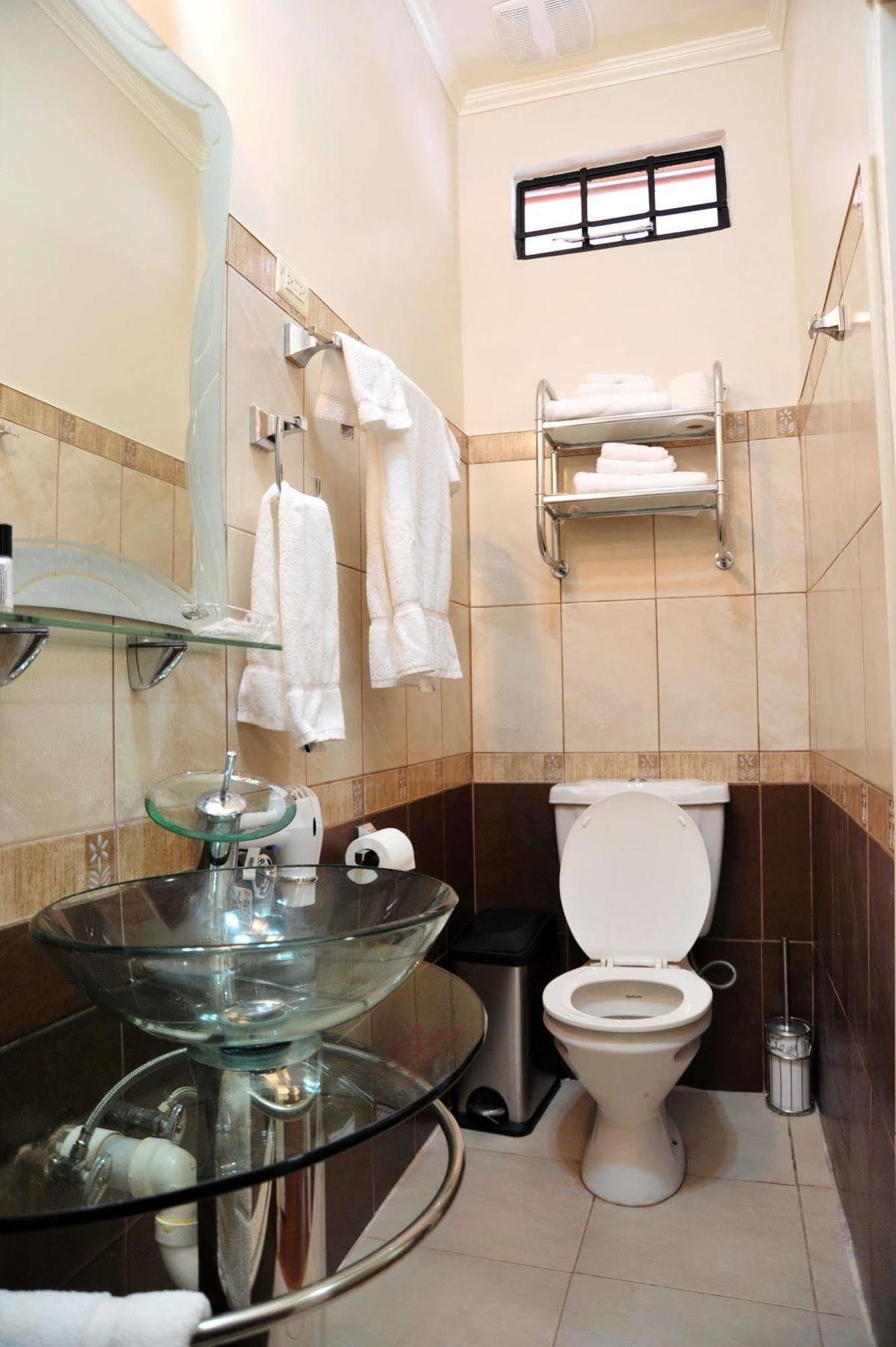 Culture Crossroads Inn Port of Spain Extérieur photo