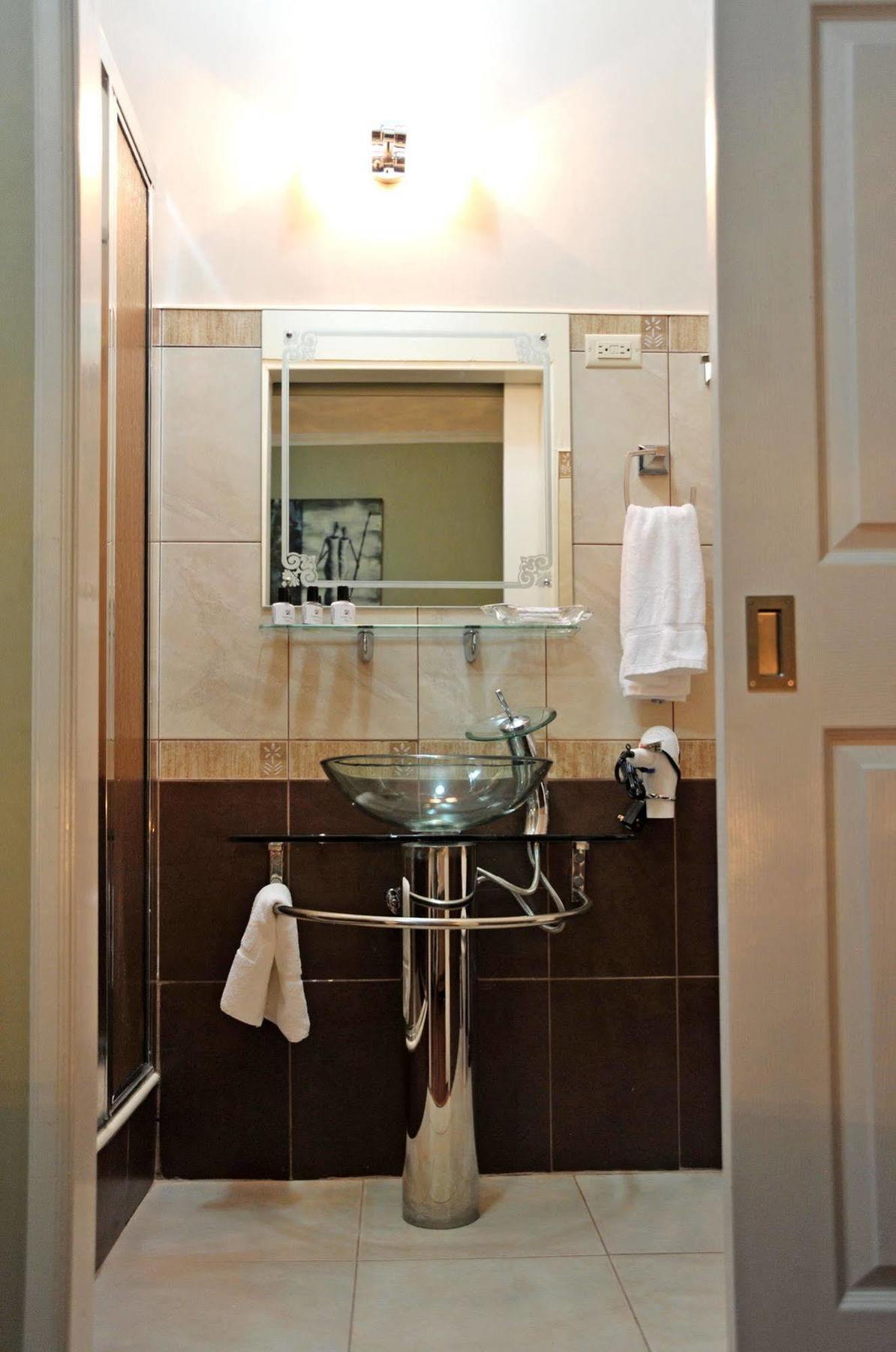 Culture Crossroads Inn Port of Spain Extérieur photo
